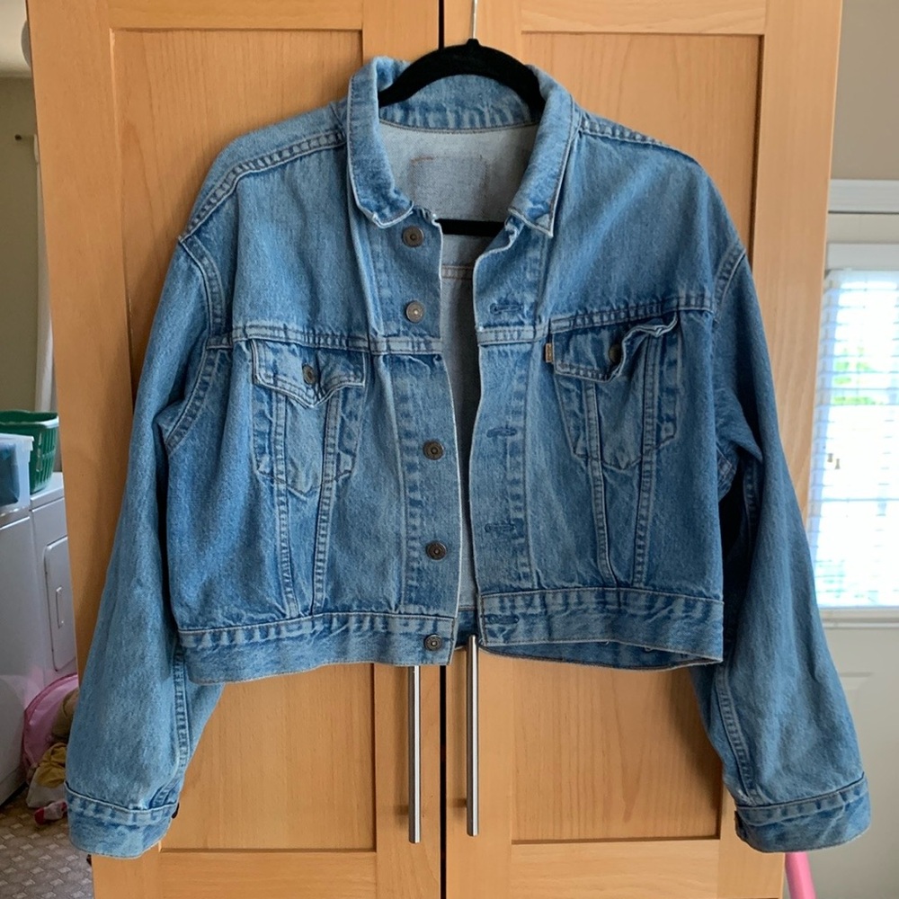 *SOLD* 💙 RARE VINTAGE Levi Cropped Denim Jacket